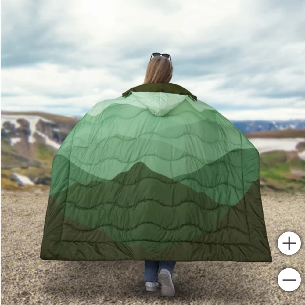 Below Zero Wearable Outdoor Blanket With Plush Interior